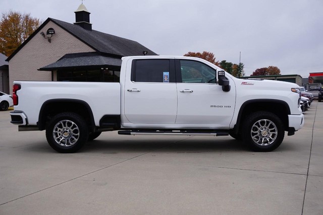 2025 Chevrolet Silverado 2500HD LTZ Crew Cab 4WD image 02