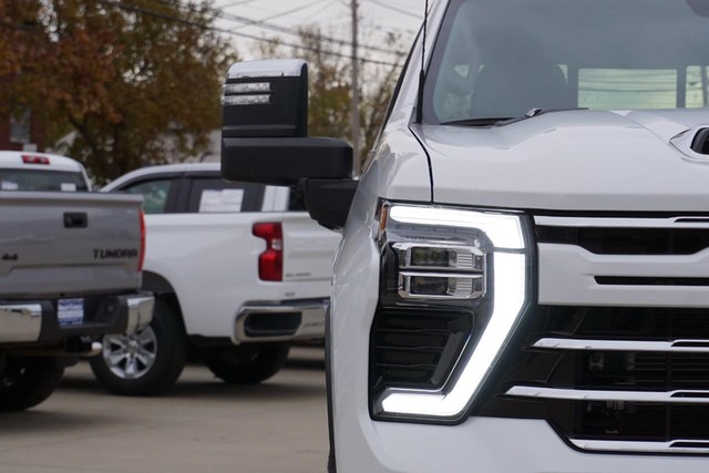 2025 Chevrolet Silverado 2500HD LTZ Crew Cab 4WD image 09