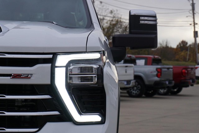 2025 Chevrolet Silverado 2500HD LTZ Crew Cab 4WD image 10