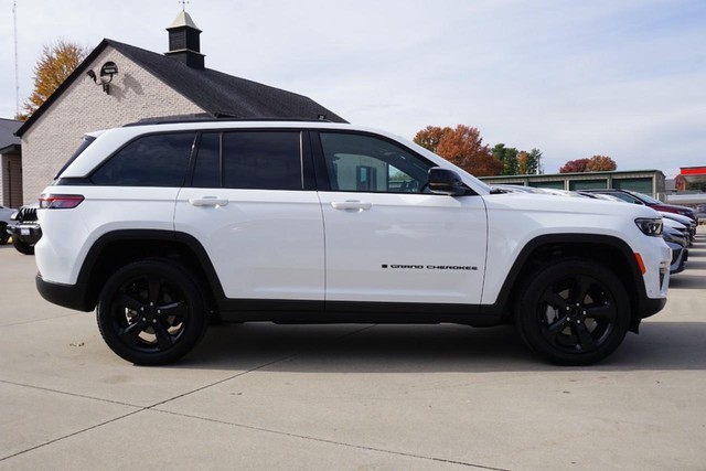 2024 Jeep Grand Cherokee Limited 4WD image 02