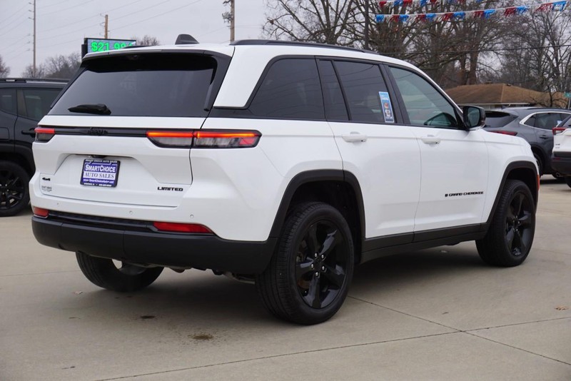 Jeep Grand Cherokee Vehicle Full-screen Gallery Image 02