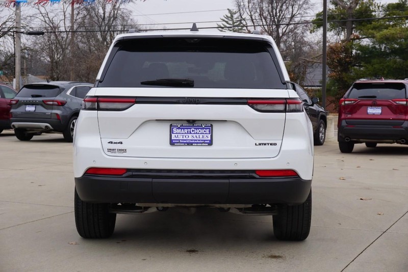 Jeep Grand Cherokee Vehicle Full-screen Gallery Image 03