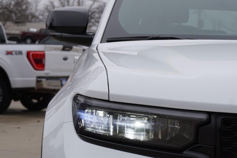 Jeep Grand Cherokee Vehicle Full-screen Gallery Image 08