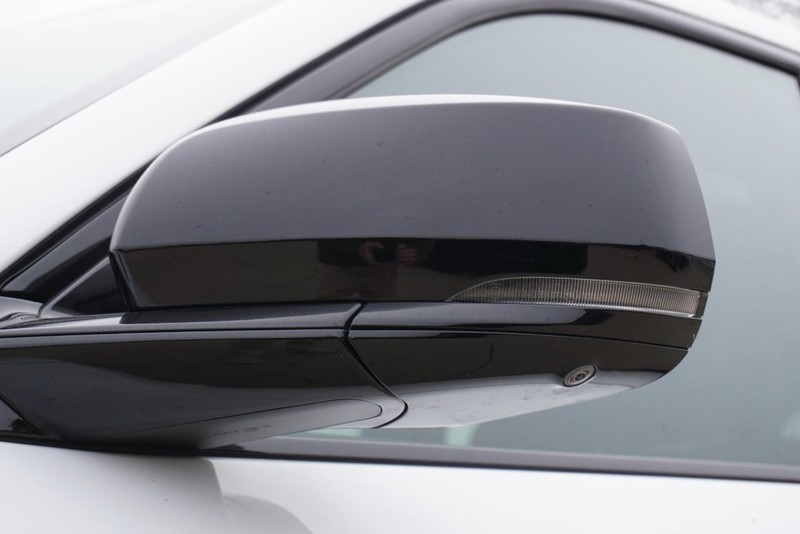 Jeep Grand Cherokee Vehicle Full-screen Gallery Image 11