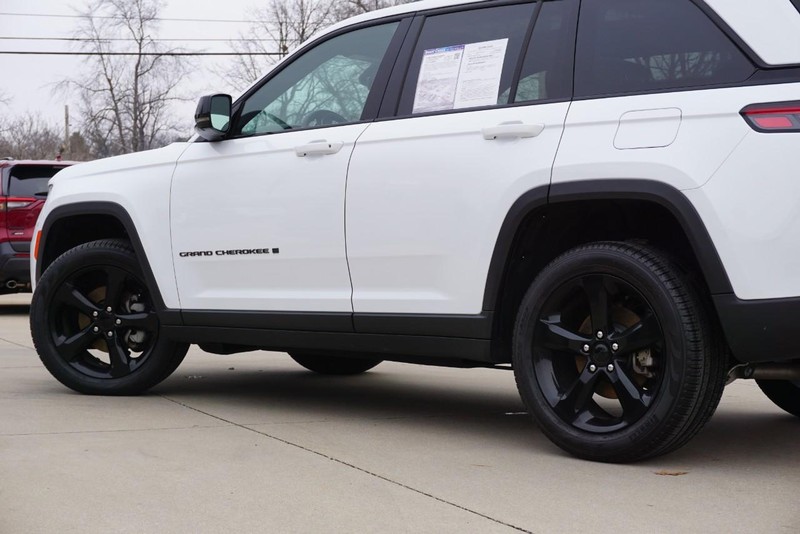 Jeep Grand Cherokee Vehicle Full-screen Gallery Image 12