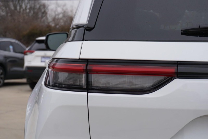 Jeep Grand Cherokee Vehicle Full-screen Gallery Image 16