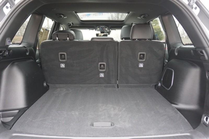 Jeep Grand Cherokee Vehicle Full-screen Gallery Image 20