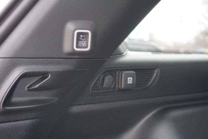 Jeep Grand Cherokee Vehicle Full-screen Gallery Image 21