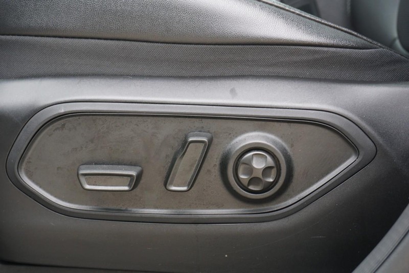 Jeep Grand Cherokee Vehicle Full-screen Gallery Image 23