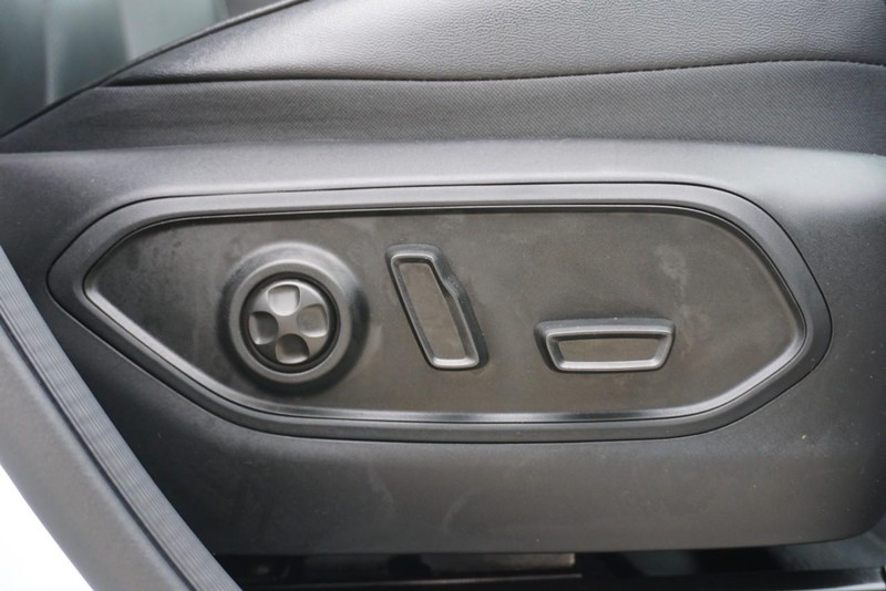 Jeep Grand Cherokee Vehicle Full-screen Gallery Image 30