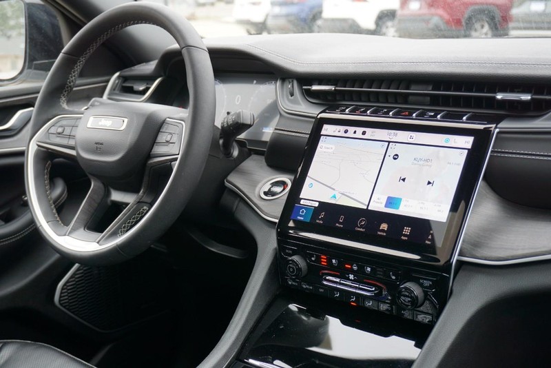 Jeep Grand Cherokee Vehicle Full-screen Gallery Image 35