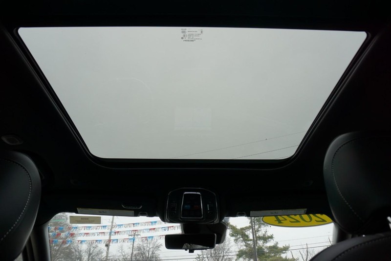 Jeep Grand Cherokee Vehicle Full-screen Gallery Image 36