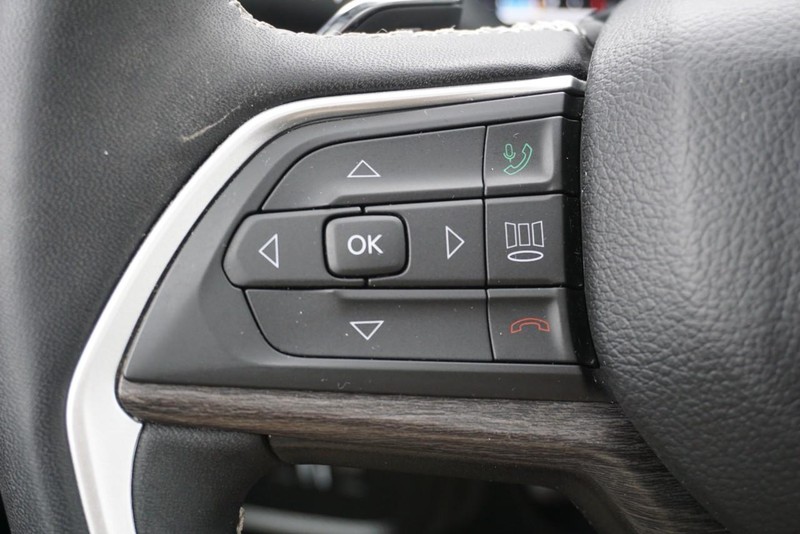 Jeep Grand Cherokee Vehicle Full-screen Gallery Image 38