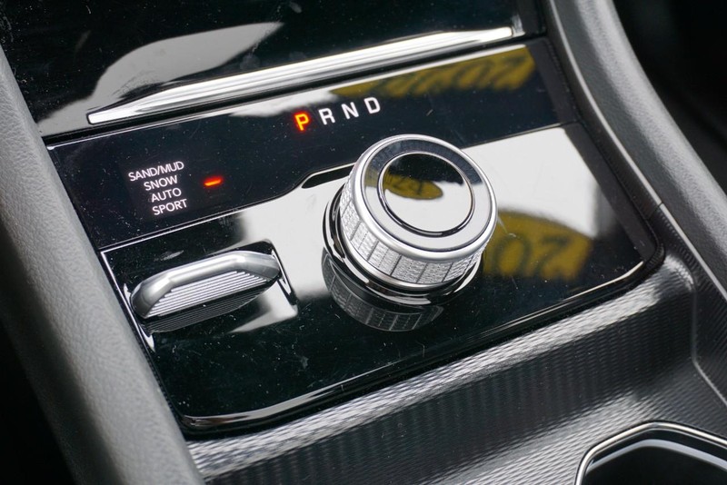 Jeep Grand Cherokee Vehicle Full-screen Gallery Image 47