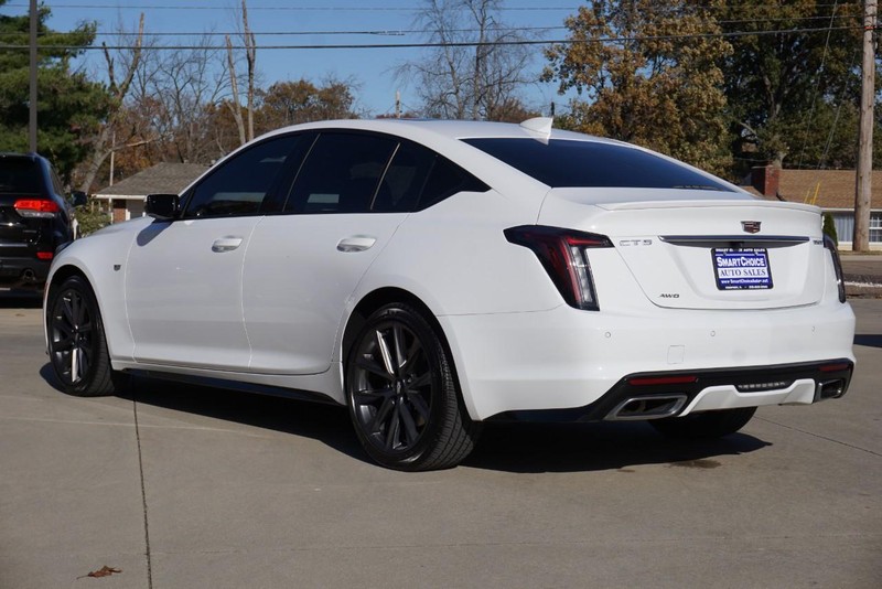Cadillac CT5 Vehicle Full-screen Gallery Image 05