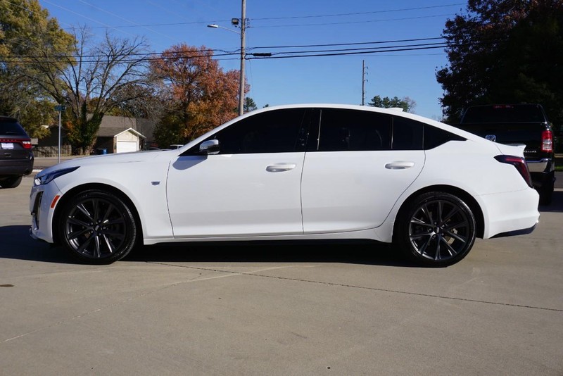 Cadillac CT5 Vehicle Full-screen Gallery Image 06