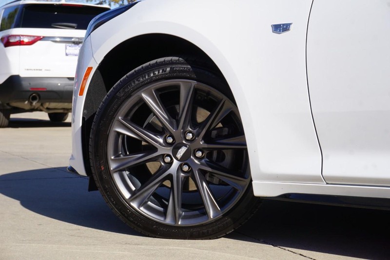 Cadillac CT5 Vehicle Full-screen Gallery Image 15