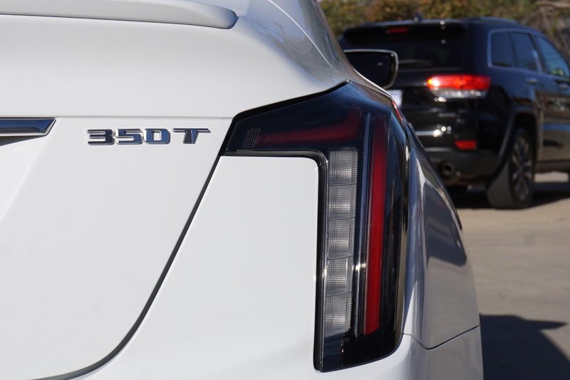 Cadillac CT5 Vehicle Full-screen Gallery Image 18