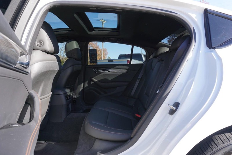 Cadillac CT5 Vehicle Full-screen Gallery Image 25