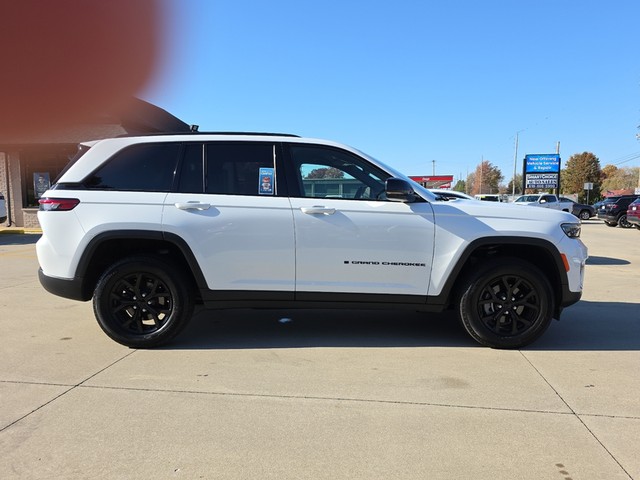 2024 Jeep Grand Cherokee Altitude 4WD image 02