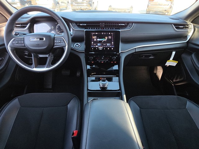 2024 Jeep Grand Cherokee Altitude 4WD image 19