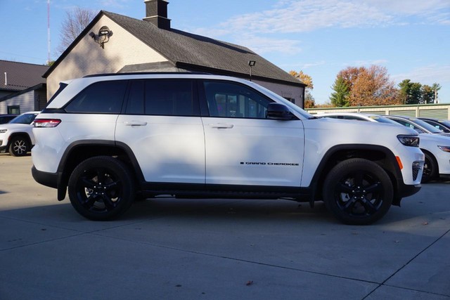 2024 Jeep Grand Cherokee Limited photo 2