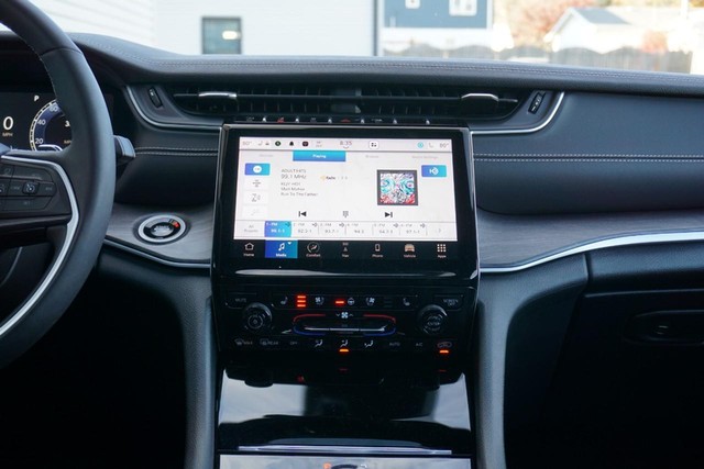 2024 Jeep Grand Cherokee Limited 4WD image 36