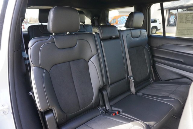 2024 Jeep Grand Cherokee L Altitude 4WD image 30