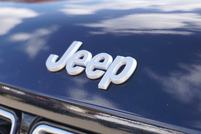 2024 Jeep Grand Cherokee L Limited 4WD image 11