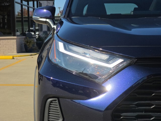 2025 Toyota RAV4 XLE FWD image 09