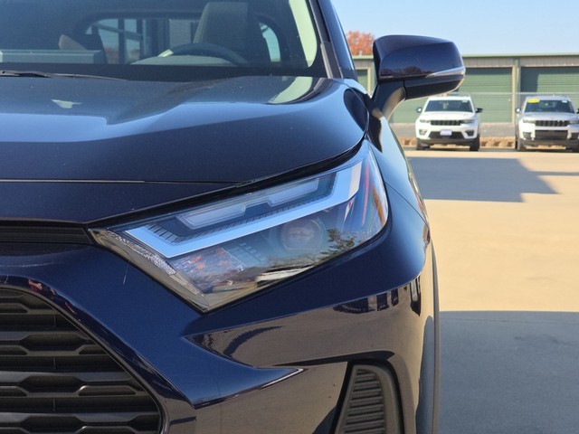 2025 Toyota RAV4 XLE FWD image 11