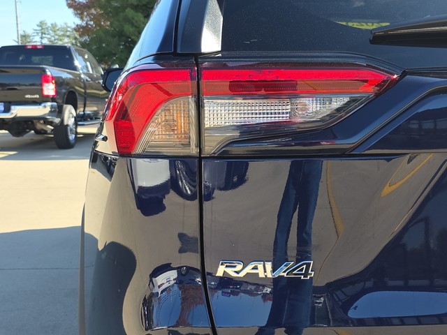 2025 Toyota RAV4 XLE FWD image 12
