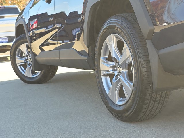 2025 Toyota RAV4 XLE FWD image 17