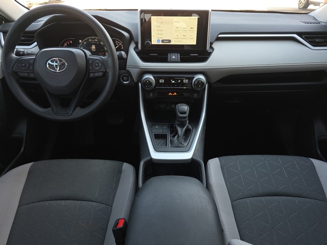 2025 Toyota RAV4 XLE FWD image 19