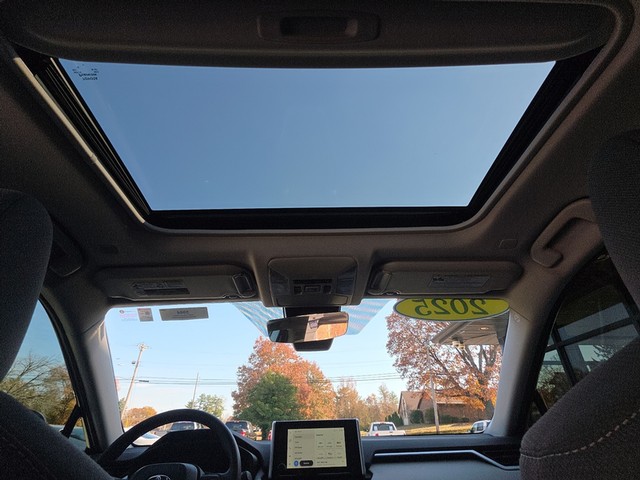 2025 Toyota RAV4 XLE FWD image 20