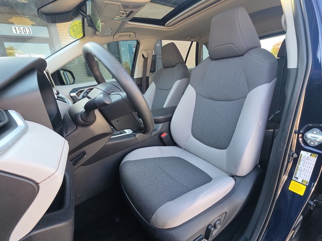 2025 Toyota RAV4 XLE FWD image 21