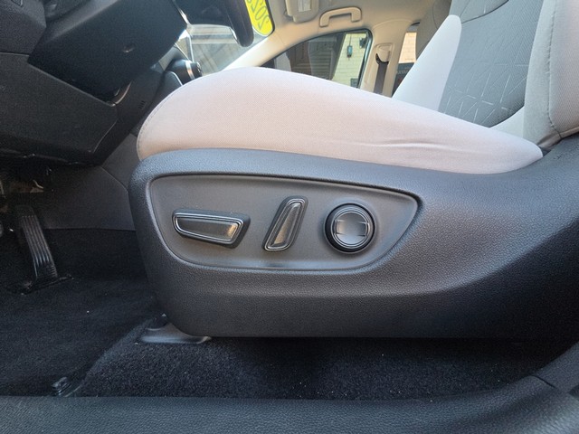 2025 Toyota RAV4 XLE FWD image 22