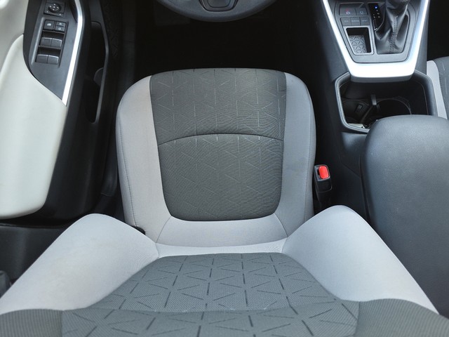 2025 Toyota RAV4 XLE FWD image 23