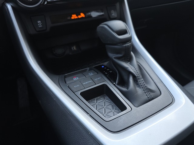 2025 Toyota RAV4 XLE FWD image 24