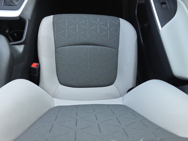 2025 Toyota RAV4 XLE FWD image 25