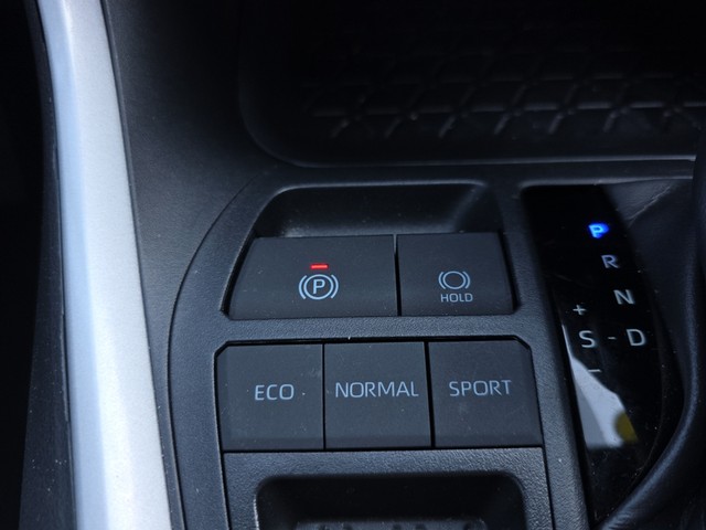 2025 Toyota RAV4 XLE FWD image 26