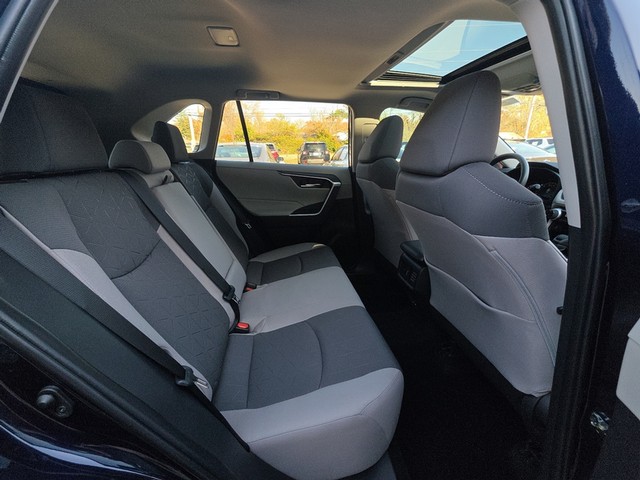 2025 Toyota RAV4 XLE FWD image 27