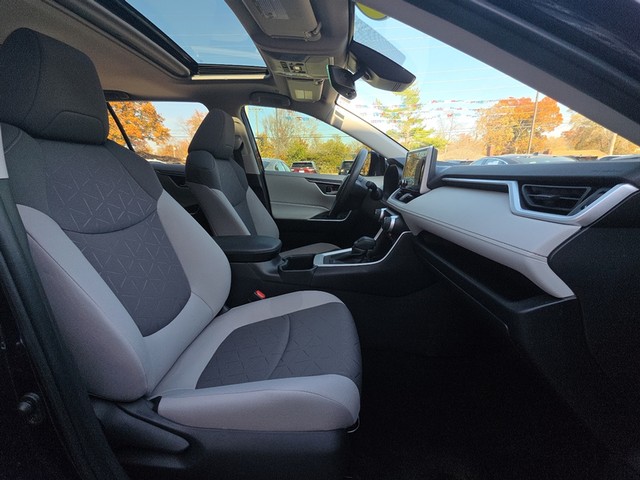 2025 Toyota RAV4 XLE FWD image 28