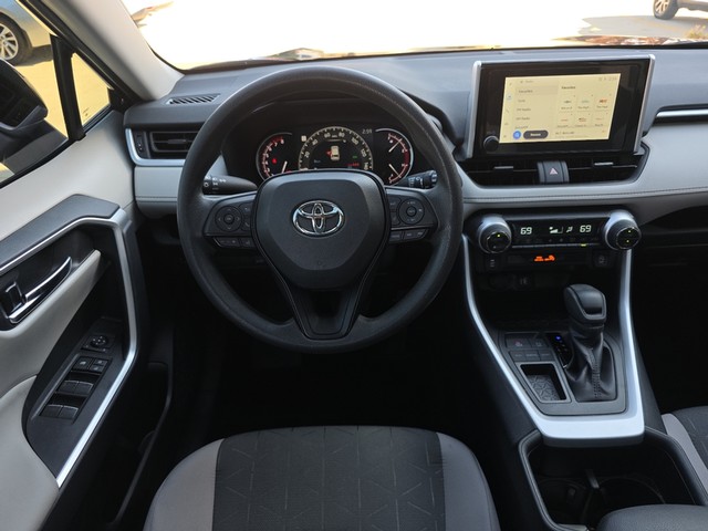 2025 Toyota RAV4 XLE FWD image 30