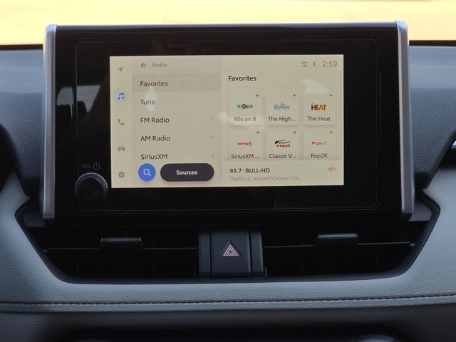 2025 Toyota RAV4 XLE FWD image 31