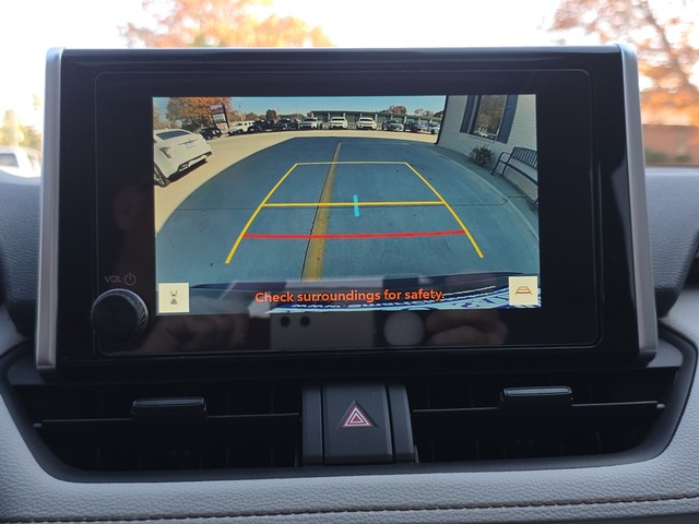 2025 Toyota RAV4 XLE FWD image 32