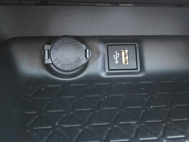 2025 Toyota RAV4 XLE FWD image 34