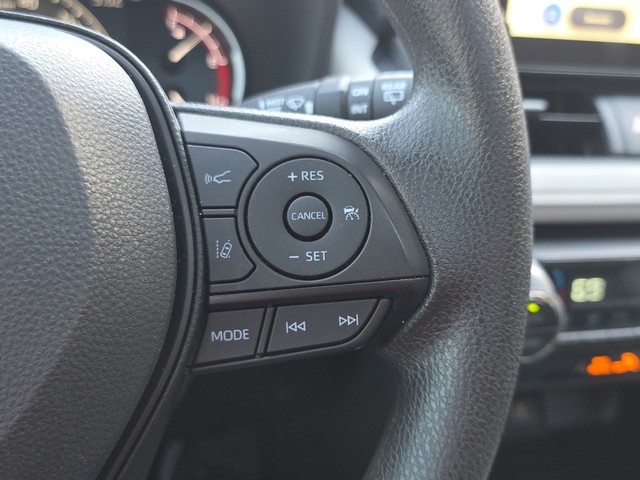 2025 Toyota RAV4 XLE FWD image 38