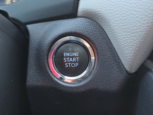 2025 Toyota RAV4 XLE FWD image 39