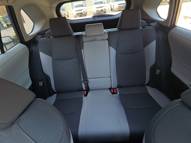 2025 Toyota RAV4 XLE FWD image 40